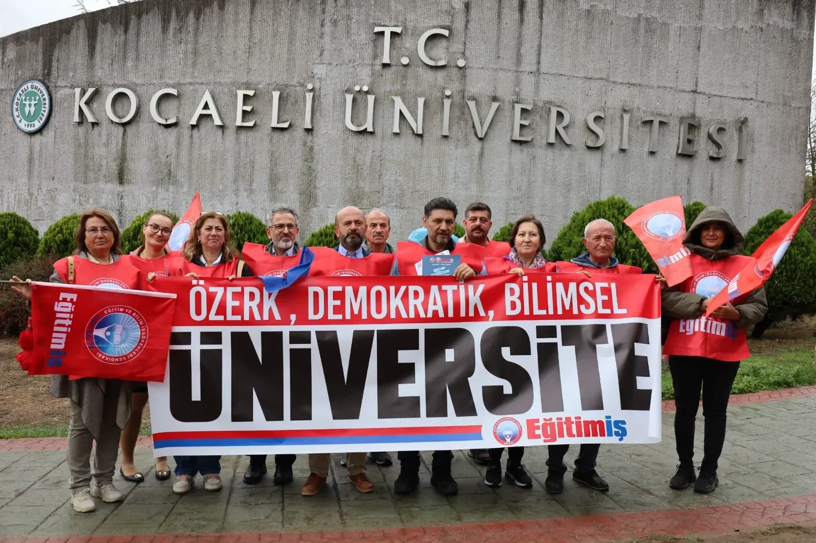 ÜNİVERSİTELERİMİZİ KUŞATAN KARANLIĞA TESLİM OLMAYACAĞIZ!
